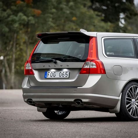 Volvo V70 salono durų statramstis su lipduku, rodančiu padangų rekomendacijas