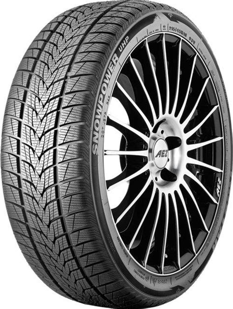 Tematinė nuotrauka: TRISTAR SNOWPOWER UHP padangos ant apsnigto kelio