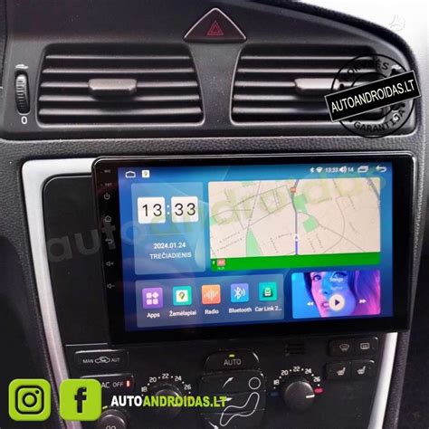 Centrinė konsolė su navigacijos ekranu Volvo V70