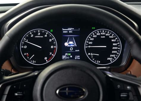 infografika: automobilių saugumo sistemos, pavyzdžiui, ESP, traukos kontrolė