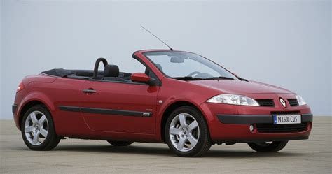 Renault Megane kabrioleto nuotrauka saulėtą dieną