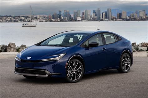 Toyota Prius interjeras su Generation 4 navigacijos sistema