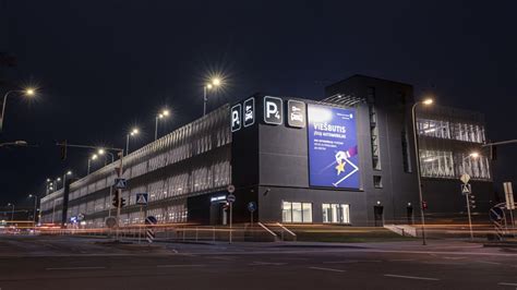automobilių stovėjimo aikštelė žiemą