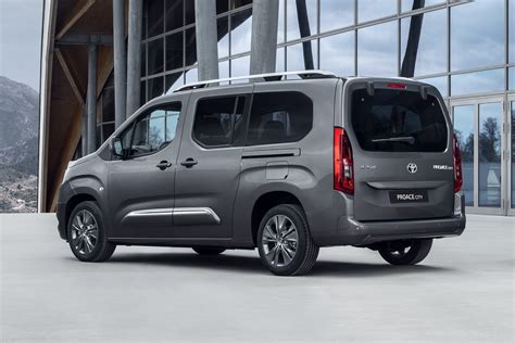 Toyota Proace Verso išorės dizainas ir interjero erdvė