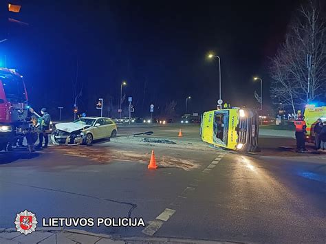 Automobilio avarijos vieta, policijos tyrimas