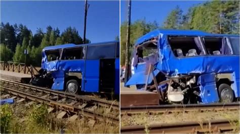 Avarijos vietos nuotrauka su nuriedėjusiu lokomotyvu ir vagonais