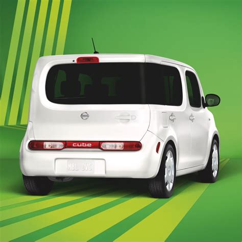 koliažas iš automobilių su neįprastu dizainu: Chevrolet SSR, Nissan Cube, Nissan S-Cargo, Hyundai Tiburon, Plymouth Prowler, Suzuki X-90, Bufori Geneva