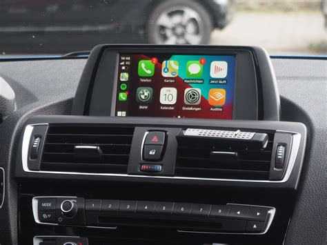 Teminė nuotrauka: Apple CarPlay ir Android Auto sąsajos pavyzdžiai BMW automobilyje