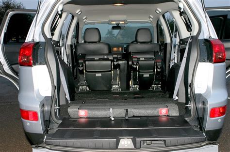 Peugeot 4007 interior dashboard and seating arrangement