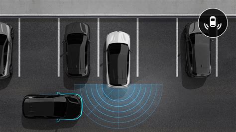 Infografika: automobilio aklosios zonos važiuojant atbuline eiga ir saugaus manevravimo patarimai