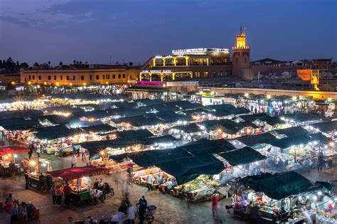Jemaa el-Fna aikštės nuotrauka naktį