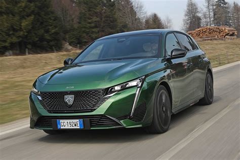 Schematinis Peugeot 308 GTI interkūlerio palyginimas: standartinis vs. Forge Motorsport