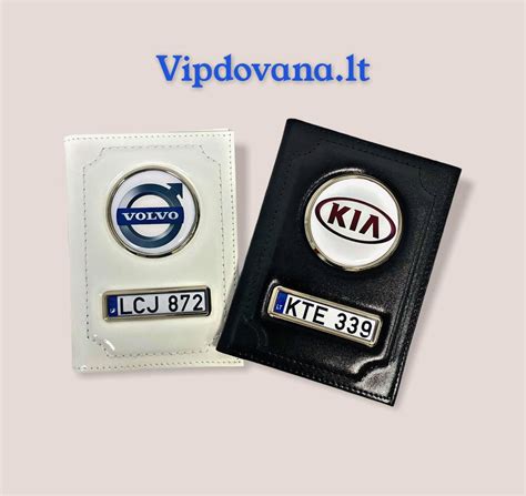 Tematinė nuotrauka su automobilio valstybiniais numeriais ir „Regitros“ logotipu