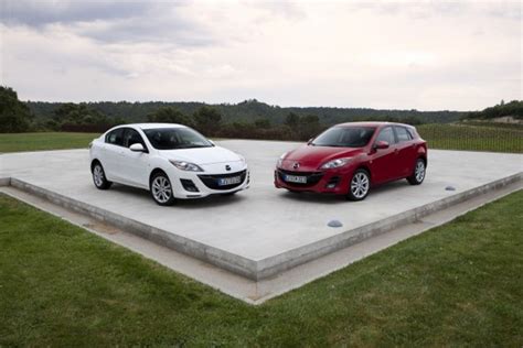 Tematinė nuotrauka su Mazda 6 dyzeliniu varikliu servise
