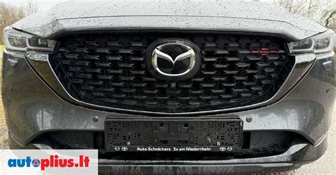 Tematinė nuotrauka: Mazda automobilis ir pavarų dėžė