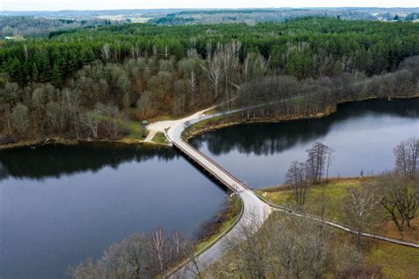 Fotografija, vaizduojanti Asvejos ežero skaidrų vandenį