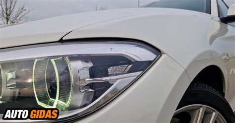 Tematinė nuotrauka: automatiškai įsijungiantys žibintai