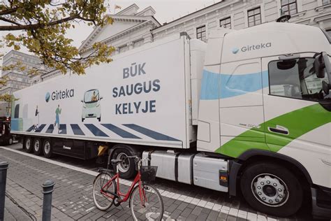 Aklosios zonos iliustracija kelyje