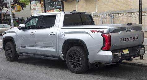 Infografika: Toyota Tundra III techninių parametrų schema