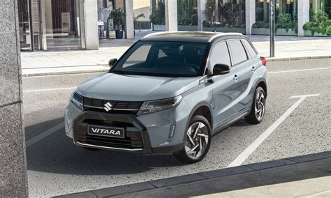 Suzuki Vitara su agresyviomis juodosiomis grotelėmis ir LED žibintais