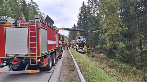 Tematinė nuotrauka: sugadintas automobilis po avarijos