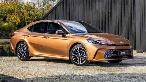 Toyota Camry eksterjero nuotrauka, pabrėžianti aptakią formą