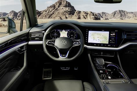 „Volkswagen Touareg“ interjero vaizdas su patogiomis sėdynėmis