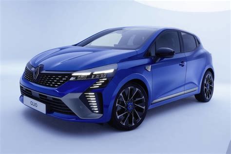 Renault Clio naujos kartos modelio nuotrauka su priekinės dalies akcentu