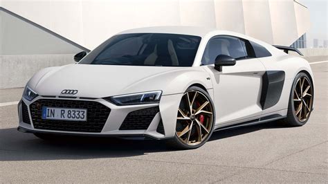 Audi R8 važiuoja greitkeliu