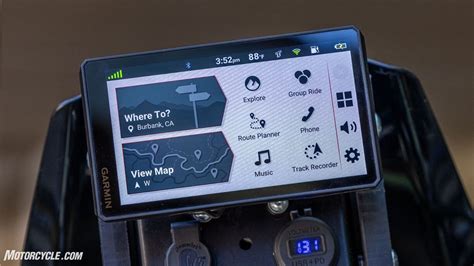 Tematinė nuotrauka su navigacijos įrenginiu Garmin zūmo XT2, pritvirtintu ant motociklo vairo
