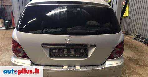 Mercedes-Benz R320 variklio skyriaus nuotrauka