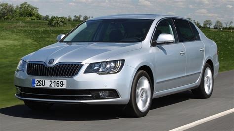 „Skoda Superb II“ automobilio važiuoklės schema su priekinio rato guolio vieta