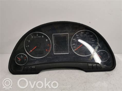Audi A6 C6 prietaisų skydelis su įspėjamuoju vairo užrakto simboliu