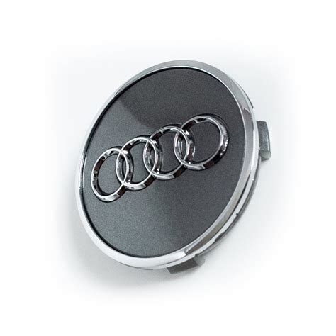 Kolážas su skirtingų tipų Audi ratlankių dangteliais (centrinis dangtelis, lipdukas, su logotipu)