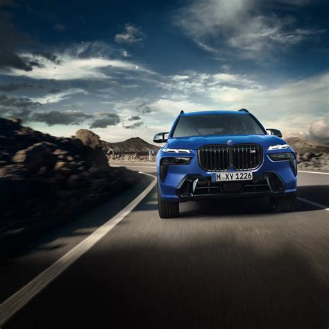 BMW Xdrive logotipo ar automobilio su juo