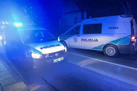 Tematinė nuotrauka, vaizduojanti vairuotoją ir pinigus