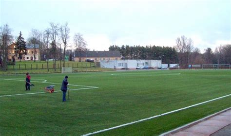 Apleista futbolo aikštė Naujojoje Vilnioje, Karklų gatvėje