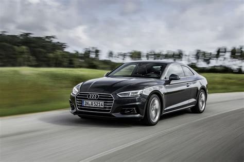 Tematinė nuotrauka: Audi visureigis kelyje