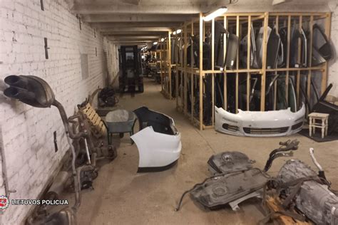 Logistikos centro sandėlis su automobilių dalimis