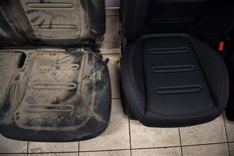 Nuotrauka, vaizduojanti automobilio sėdynę su įrengtais eko odos užvalkalais.