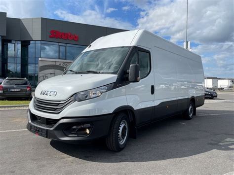 IVECO Daily furgonas su įvairiais krovinių tipais