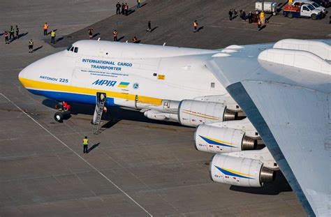 Nuotrauka su „An-225 Mriya“ kraunamu medicininėmis priemonėmis