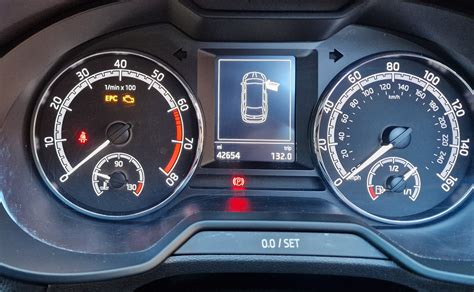 Skoda Octavia dashboard with various green indicator lights