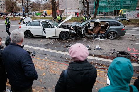 Avarija Savanorių prospekte, susidūrę du Audi automobiliai