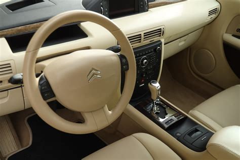 Citroën C6 prabangus interjeras su patogiomis sėdynėmis