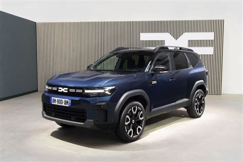 „Dacia Duster“ ir „Bigster“ modelių hibridinės sistemos schema su dvigubų degalų bakų išdėstymu