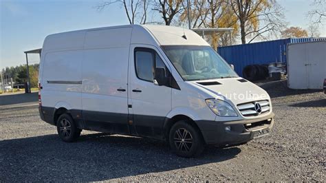 Mercedes-Benz Sprinter skirtingi kėbulo tipai - furgonas, mikroautobusas, bortinis sunkvežimis