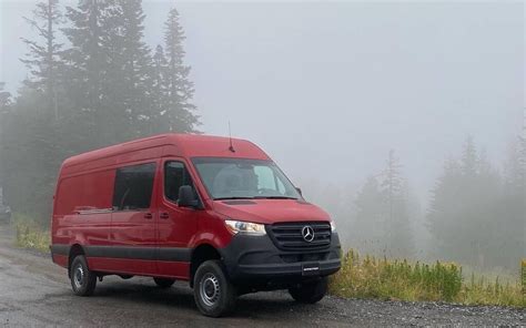 Nuotrauka, iliustruojanti korozijos pažeistą Mercedes-Benz Sprinter kėbulą