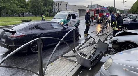 Teminė nuotrauka: besimokantis vairuotojas aikštelėje