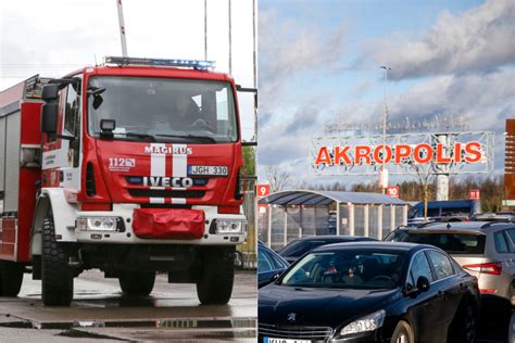 automobilis, išmetantis mėlynus ir juodus dūmus